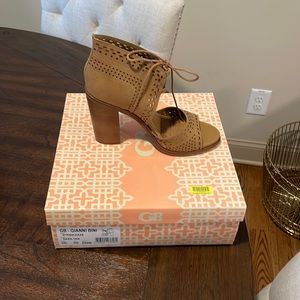 Gianni Bini Gypsie-Daze Dark Tan 9.5M Sandal/Heel